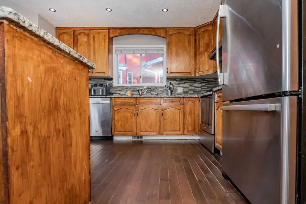 4 Del Ray Crescent NE Calgary AB T1Y 6V8