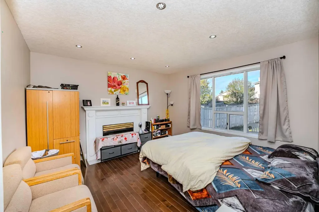4 Del Ray Crescent NE Calgary AB T1Y 6V8