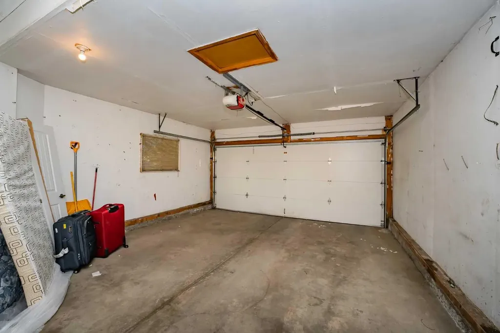 4 Del Ray Crescent NE Calgary AB T1Y 6V8
