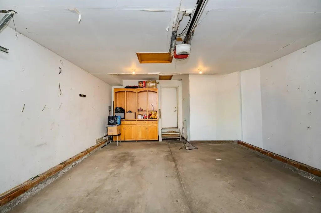 4 Del Ray Crescent NE Calgary AB T1Y 6V8