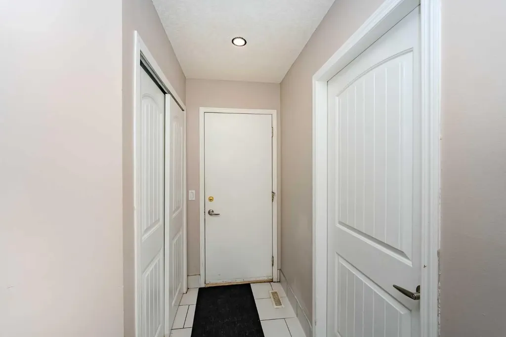4 Del Ray Crescent NE Calgary AB T1Y 6V8