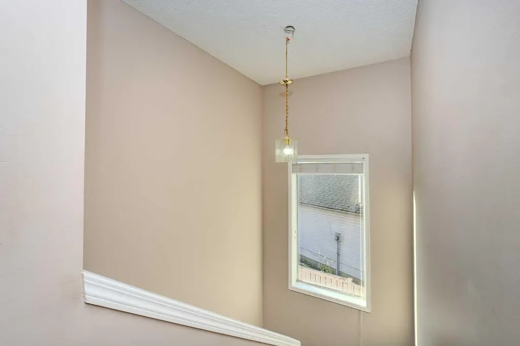 4 Del Ray Crescent NE Calgary AB T1Y 6V8