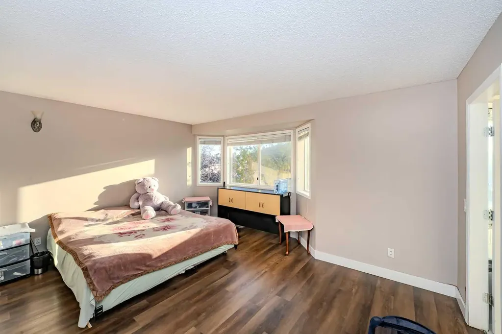 4 Del Ray Crescent NE Calgary AB T1Y 6V8