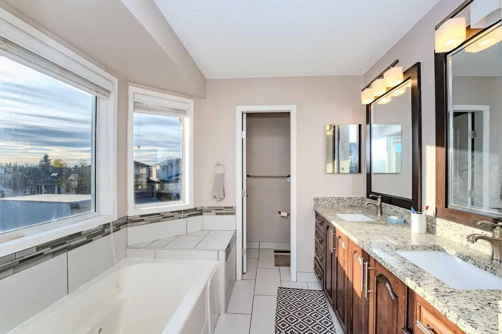 4 Del Ray Crescent NE Calgary AB T1Y 6V8