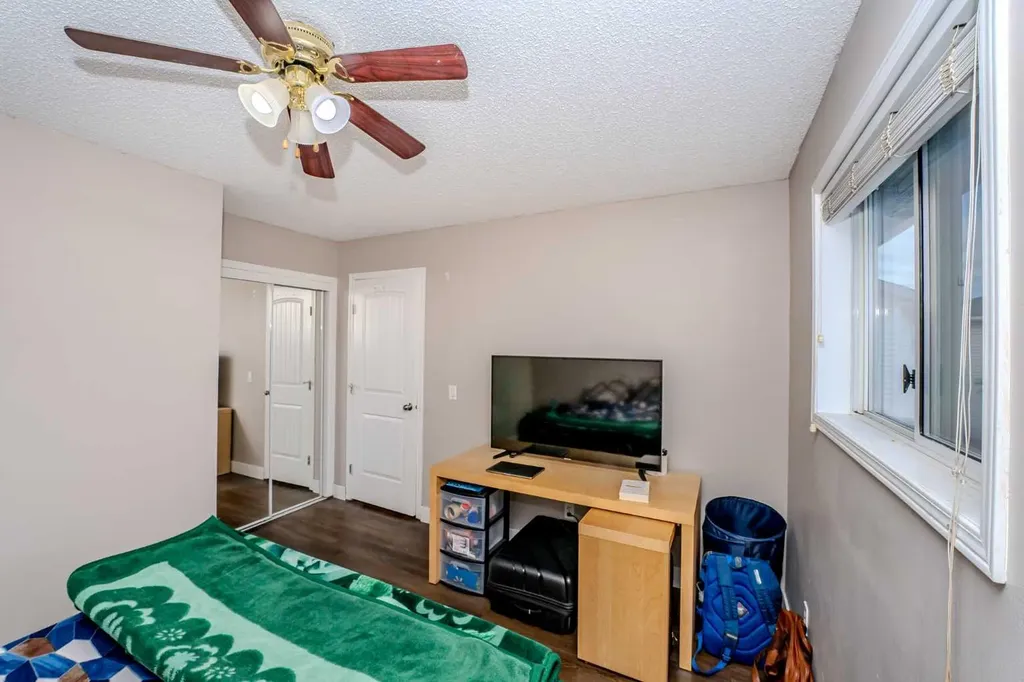 4 Del Ray Crescent NE Calgary AB T1Y 6V8
