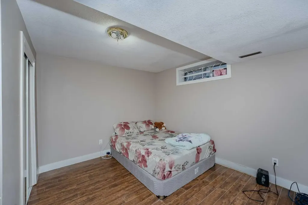 4 Del Ray Crescent NE Calgary AB T1Y 6V8