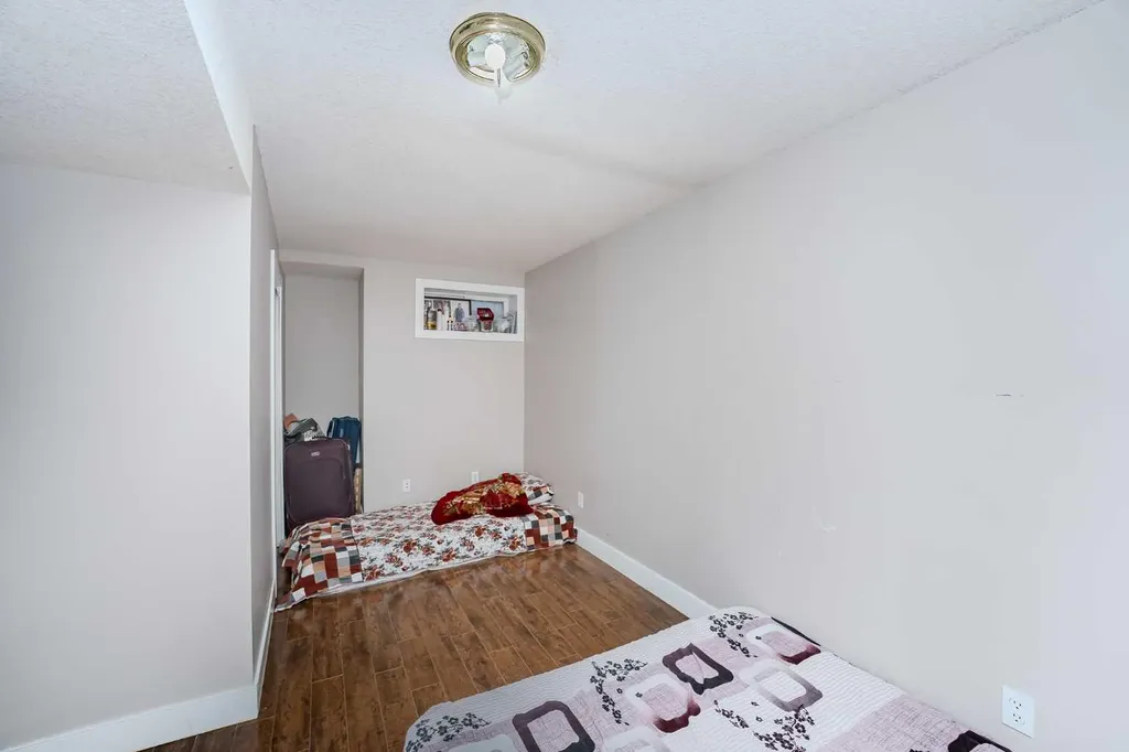 4 Del Ray Crescent NE Calgary AB T1Y 6V8