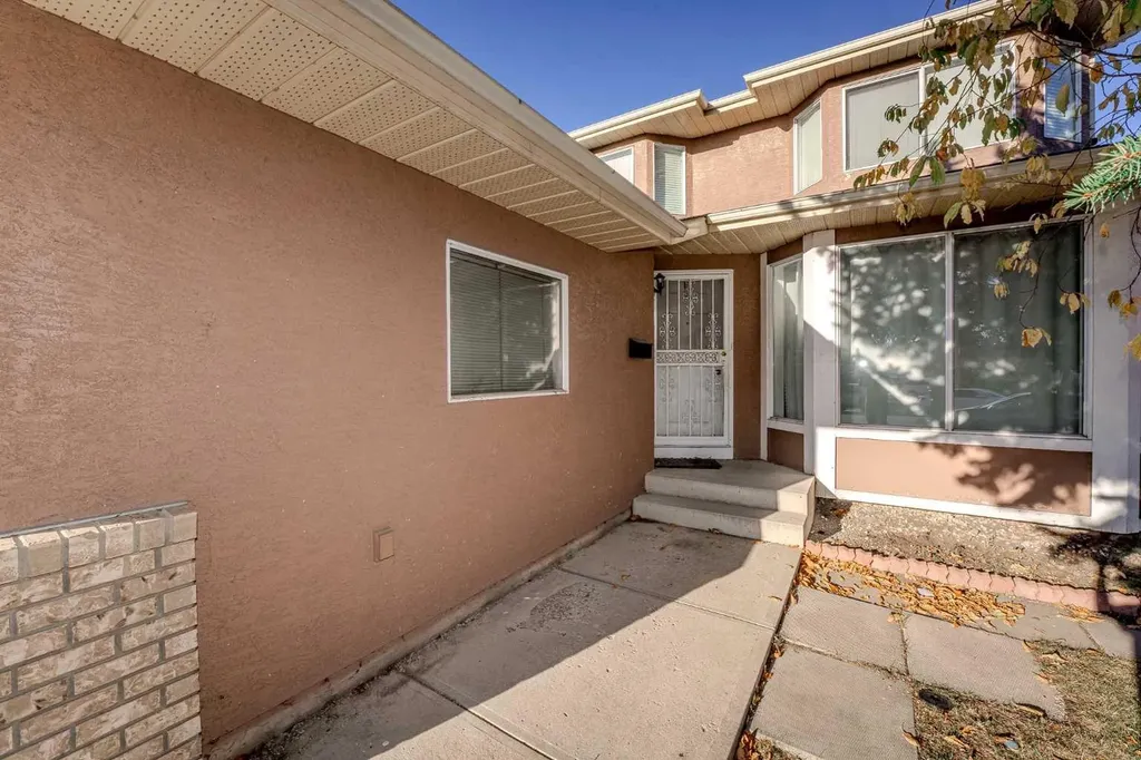 4 Del Ray Crescent NE Calgary AB T1Y 6V8