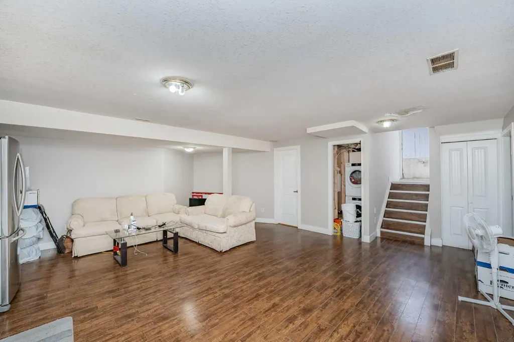 4 Del Ray Crescent NE Calgary AB T1Y 6V8