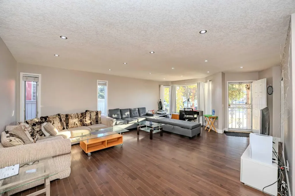 4 Del Ray Crescent NE Calgary AB T1Y 6V8