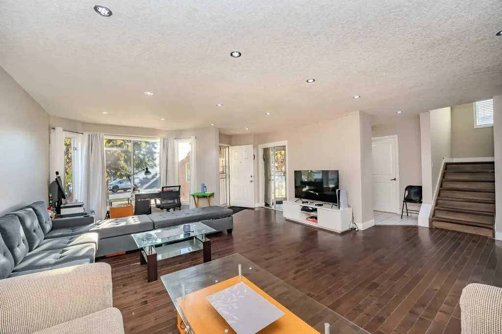 4 Del Ray Crescent NE Calgary AB T1Y 6V8