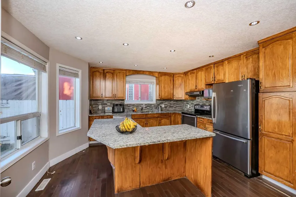 4 Del Ray Crescent NE Calgary AB T1Y 6V8