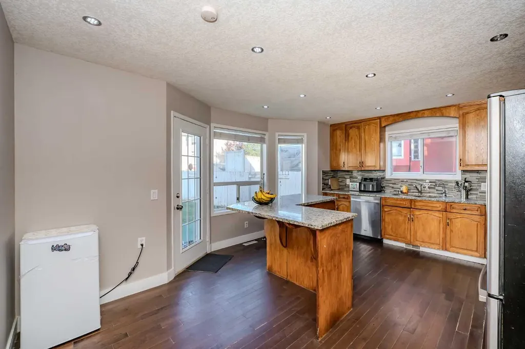 4 Del Ray Crescent NE Calgary AB T1Y 6V8