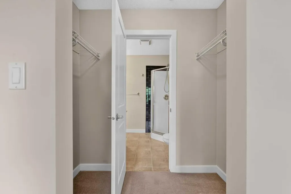 5605 Henwood Street SW Calgary AB T3E 7R2