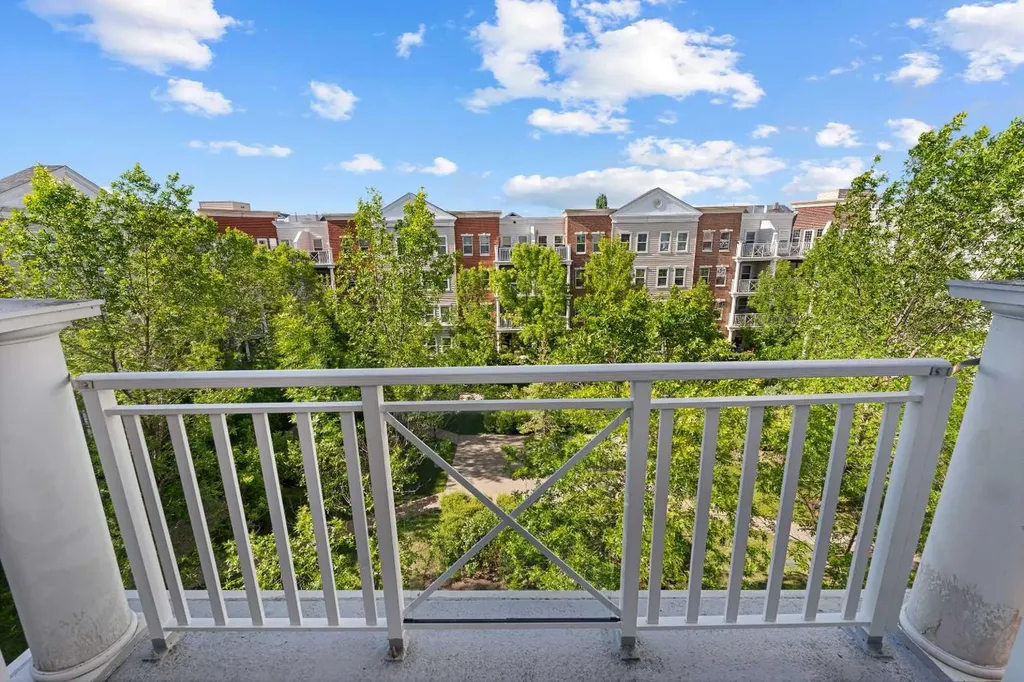 5605 Henwood Street SW Calgary AB T3E 7R2