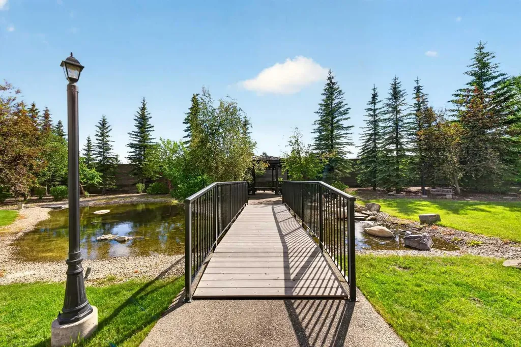 5605 Henwood Street SW Calgary AB T3E 7R2