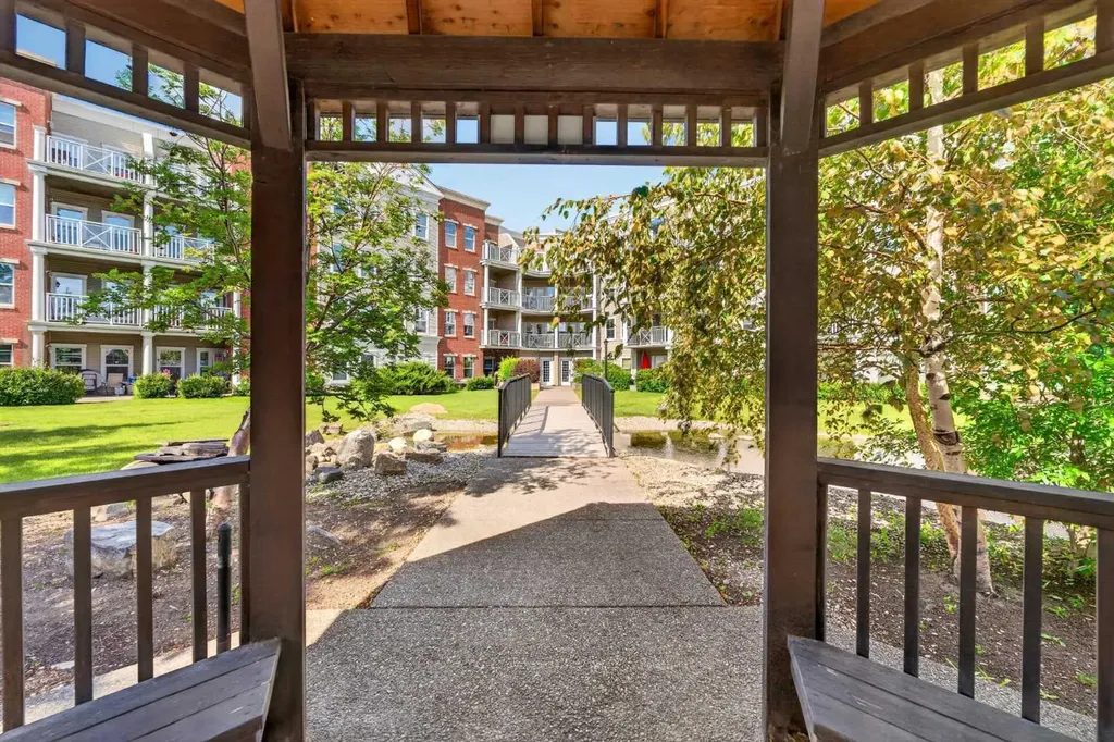 5605 Henwood Street SW Calgary AB T3E 7R2