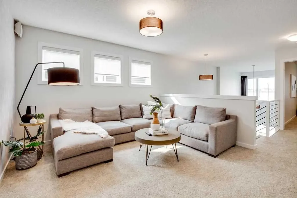 102 Rochester Crescent NW Calgary AB T3L 0J6