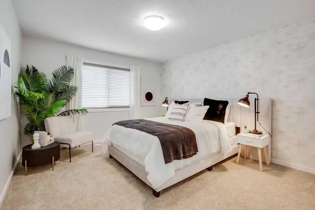 102 Rochester Crescent NW Calgary AB T3L 0J6
