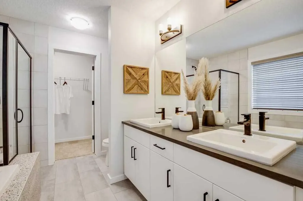 102 Rochester Crescent NW Calgary AB T3L 0J6