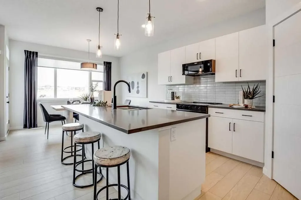 102 Rochester Crescent NW Calgary AB T3L 0J6