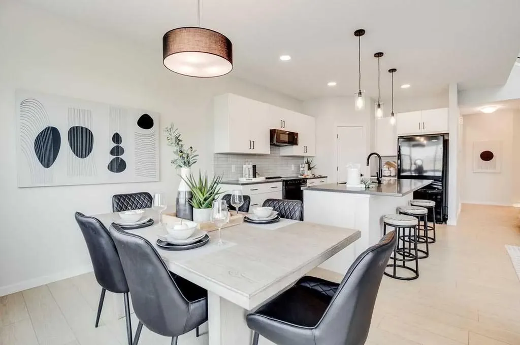102 Rochester Crescent NW Calgary AB T3L 0J6