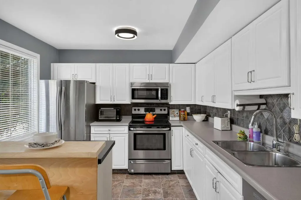 624 Regal Park NE Calgary AB T3E 0S6