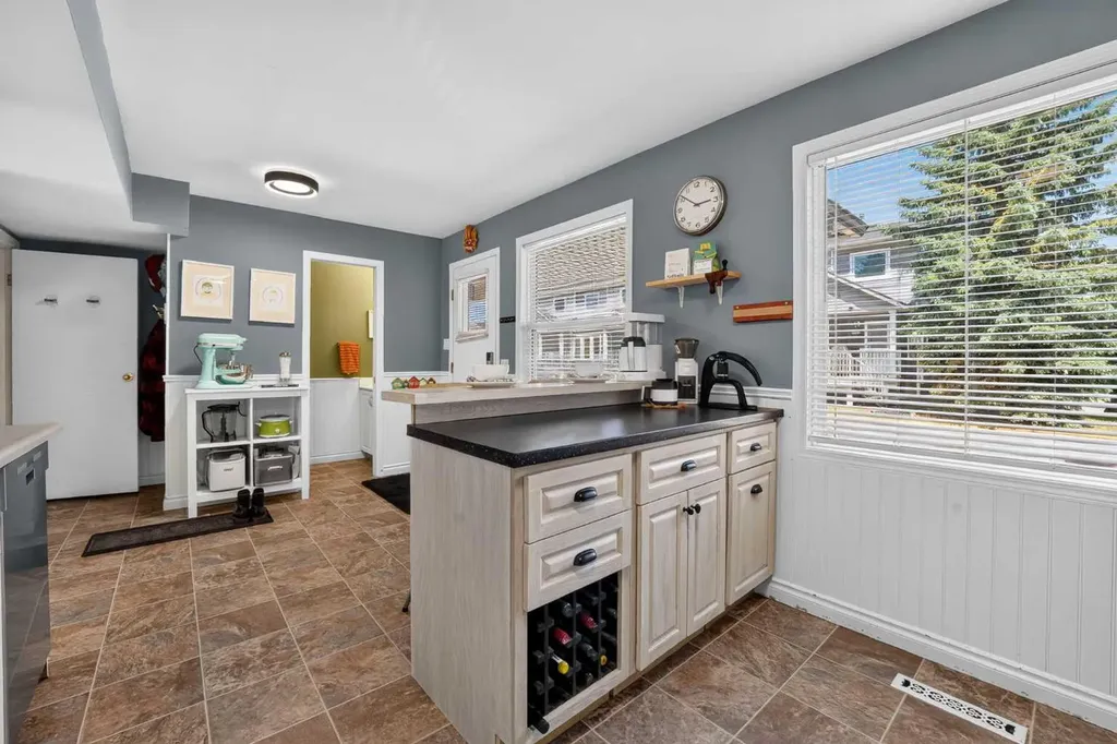 624 Regal Park NE Calgary AB T3E 0S6