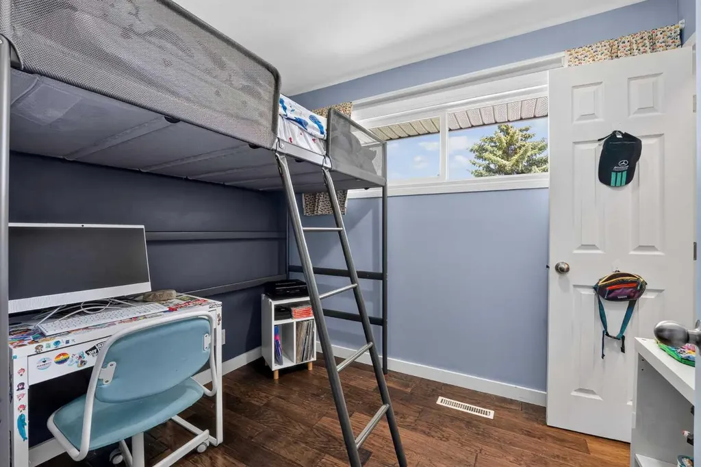 624 Regal Park NE Calgary AB T3E 0S6