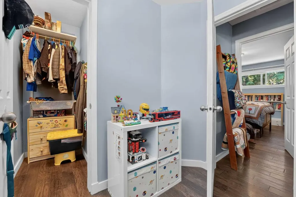 624 Regal Park NE Calgary AB T3E 0S6