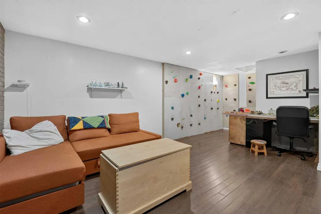 624 Regal Park NE Calgary AB T3E 0S6