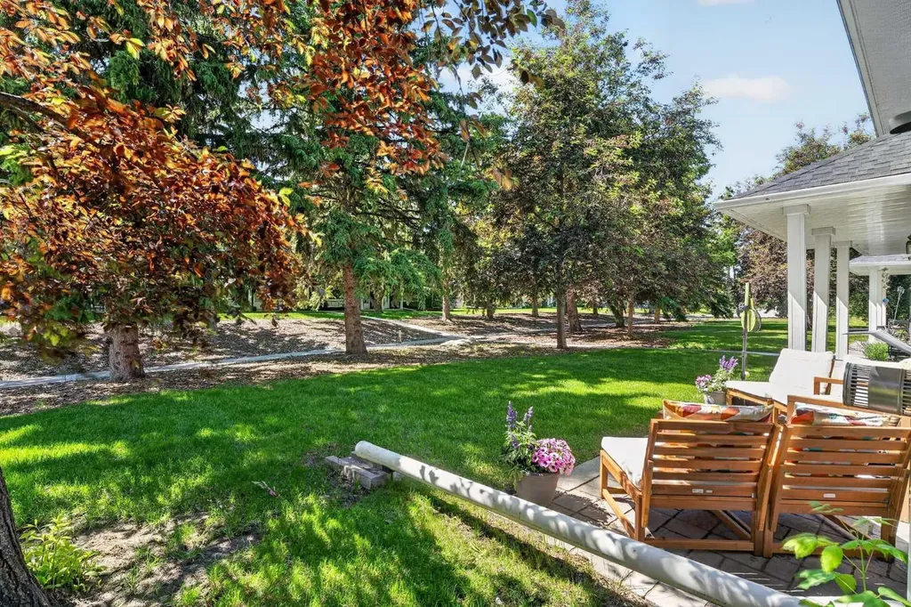 624 Regal Park NE Calgary AB T3E 0S6