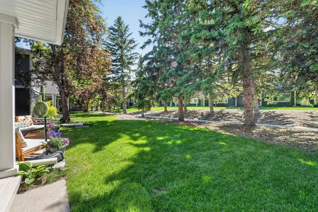 624 Regal Park NE Calgary AB T3E 0S6
