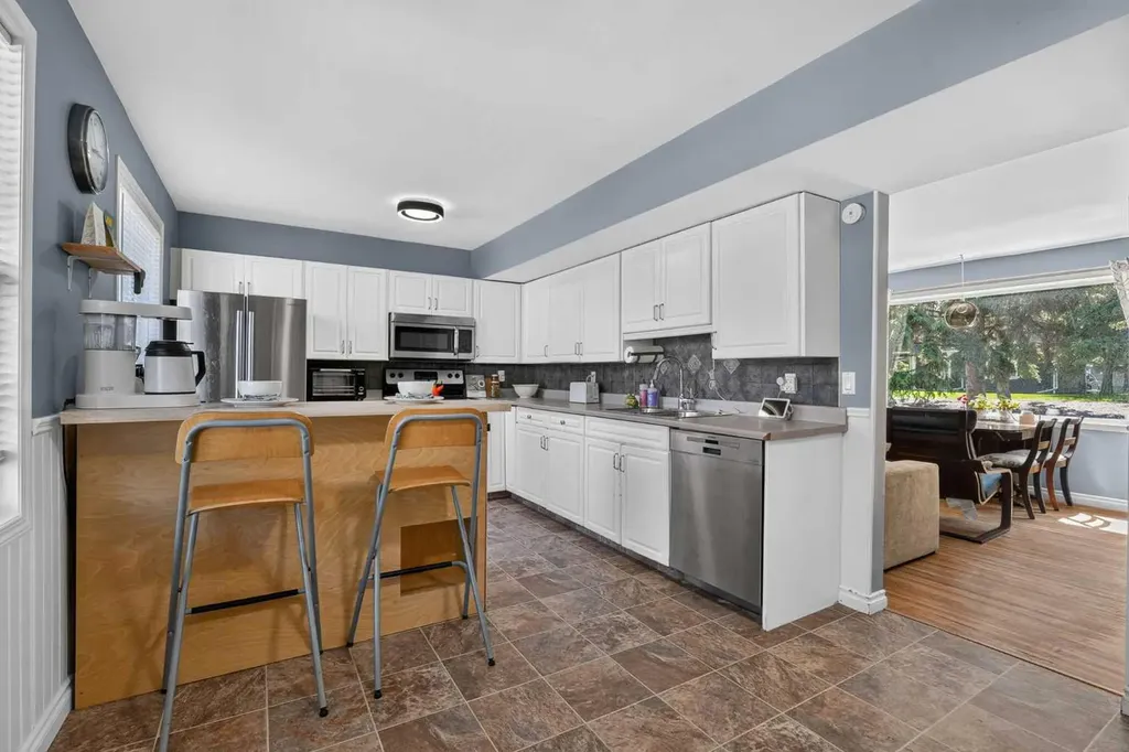 624 Regal Park NE Calgary AB T3E 0S6