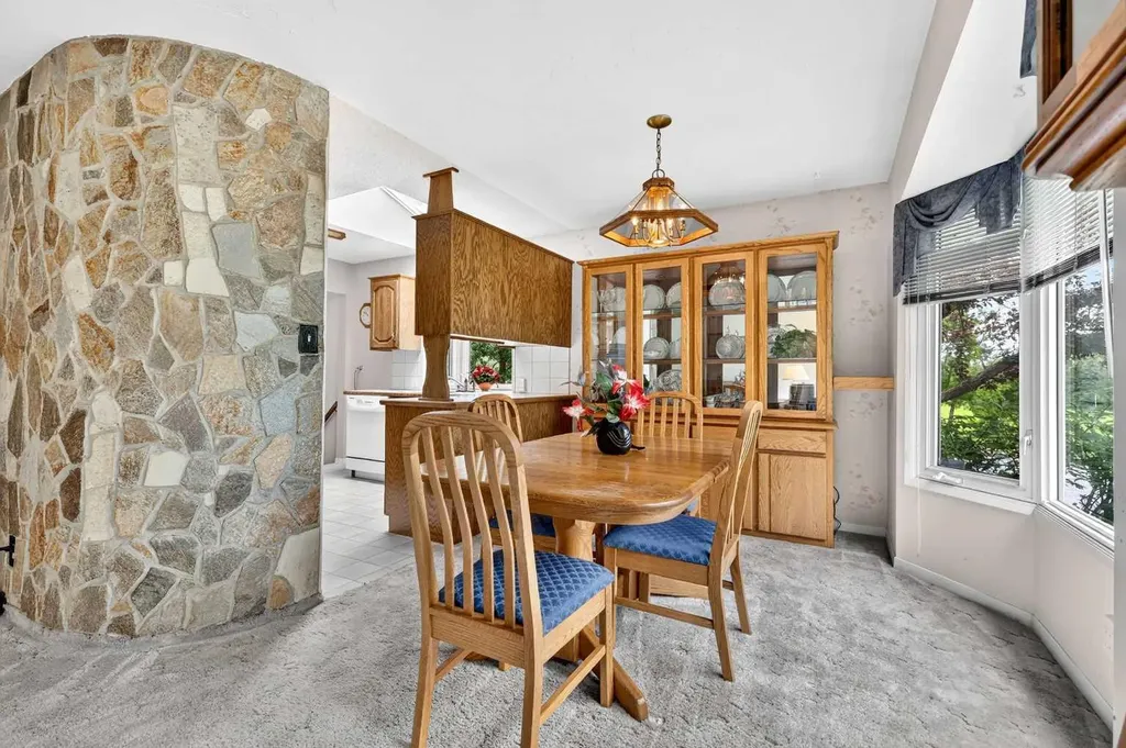 3227 Collingwood Drive NW Calgary AB T2L 0R7