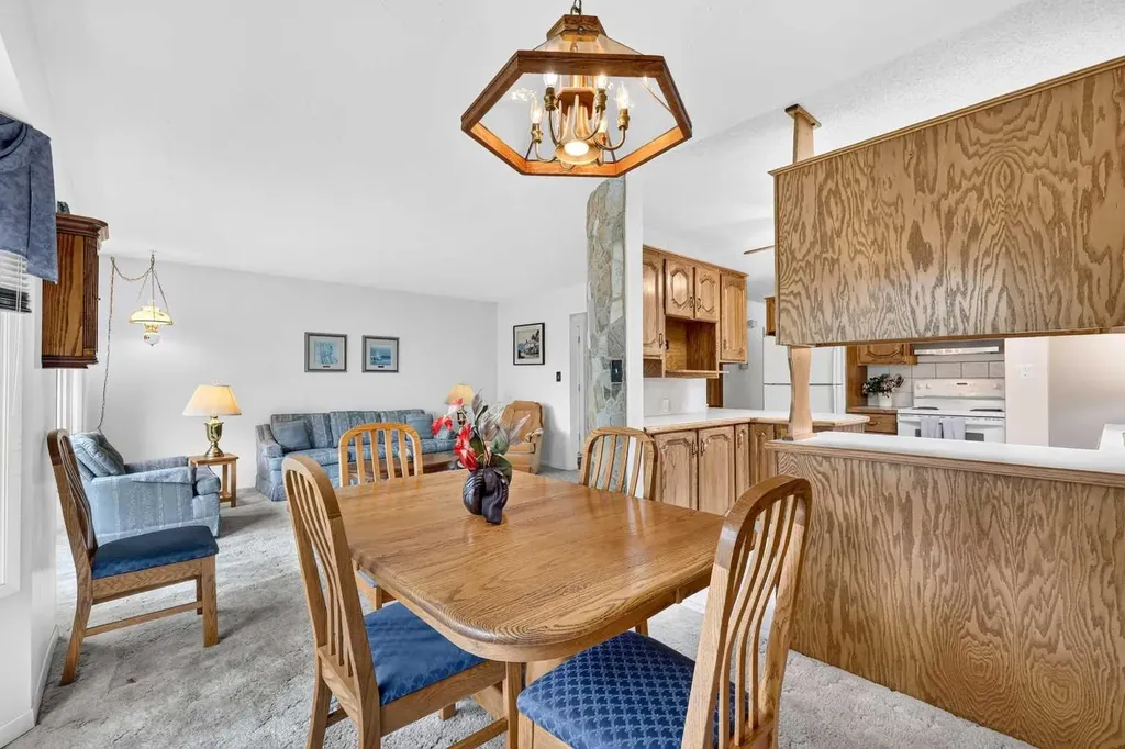 3227 Collingwood Drive NW Calgary AB T2L 0R7