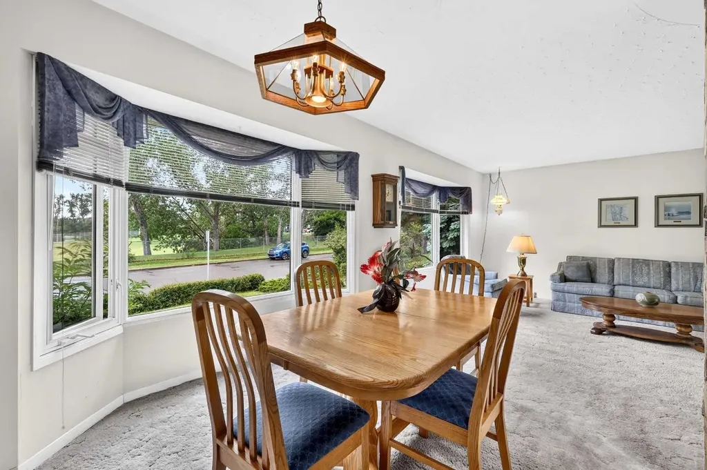 3227 Collingwood Drive NW Calgary AB T2L 0R7