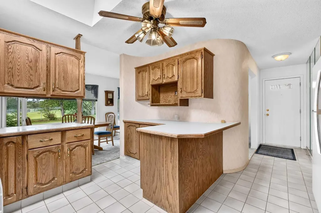 3227 Collingwood Drive NW Calgary AB T2L 0R7
