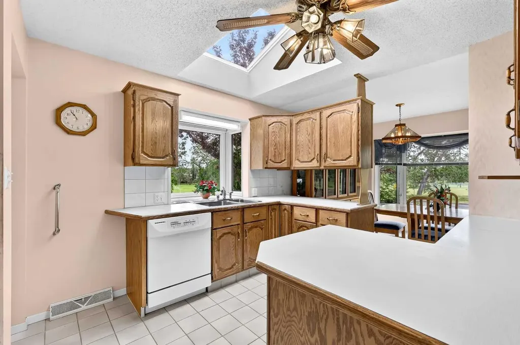 3227 Collingwood Drive NW Calgary AB T2L 0R7