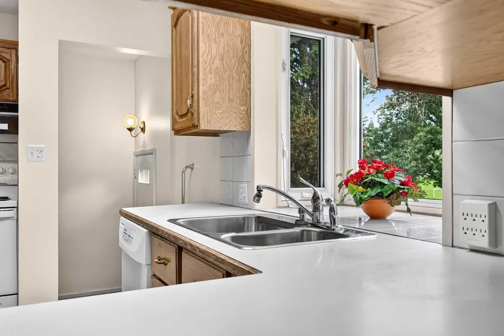 3227 Collingwood Drive NW Calgary AB T2L 0R7