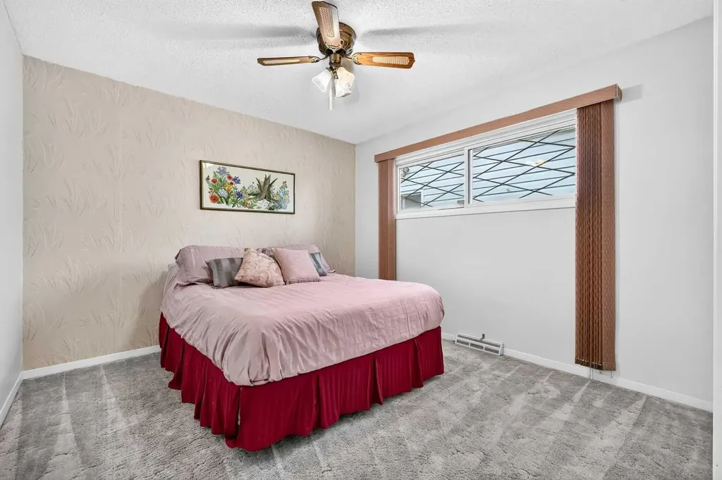 3227 Collingwood Drive NW Calgary AB T2L 0R7