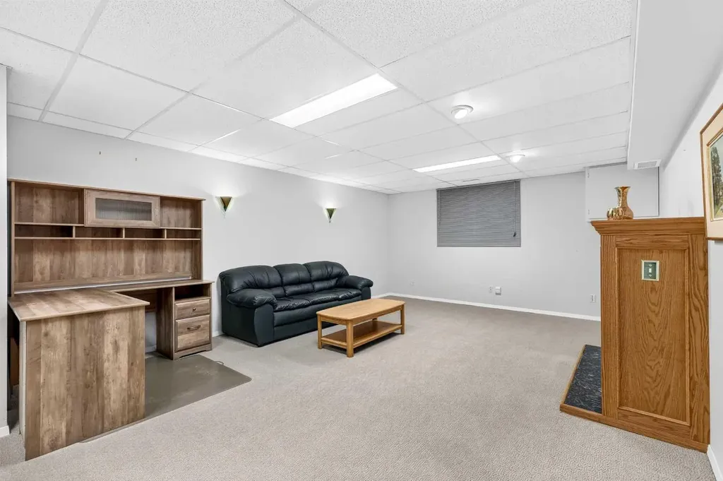 3227 Collingwood Drive NW Calgary AB T2L 0R7
