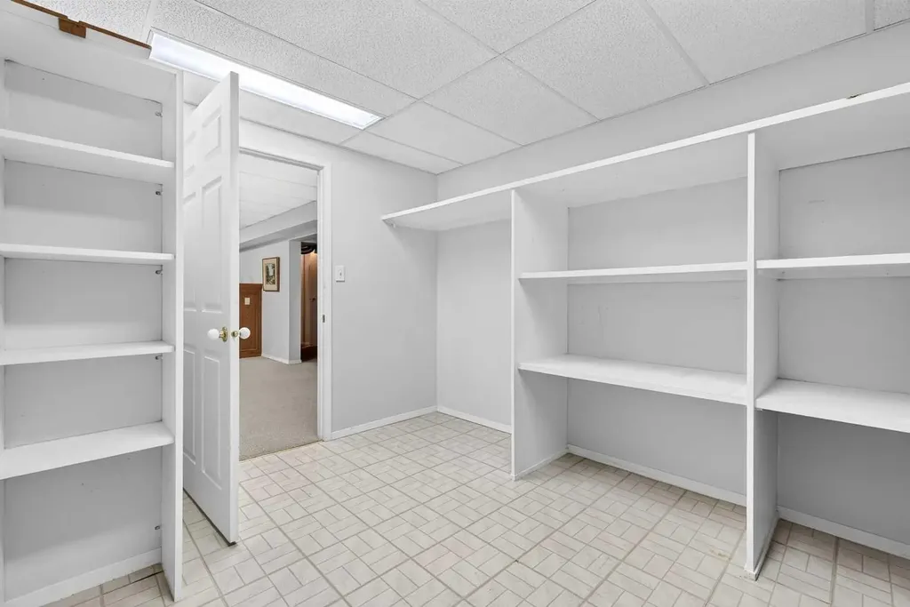 3227 Collingwood Drive NW Calgary AB T2L 0R7