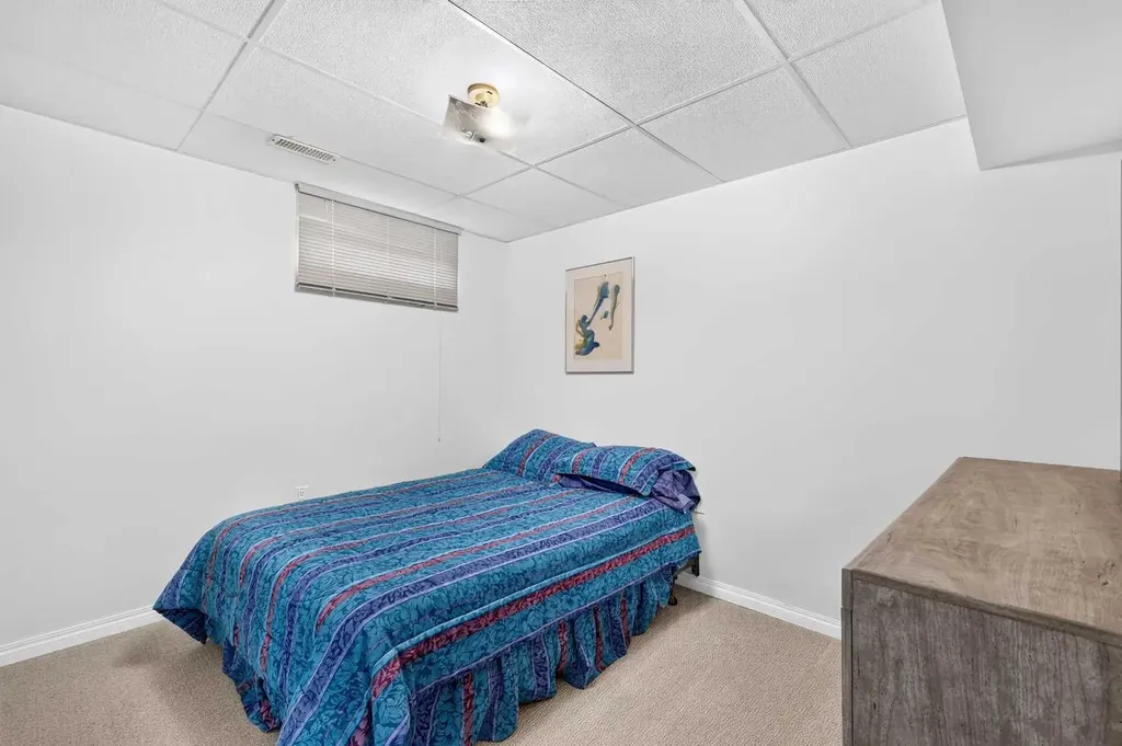 3227 Collingwood Drive NW Calgary AB T2L 0R7