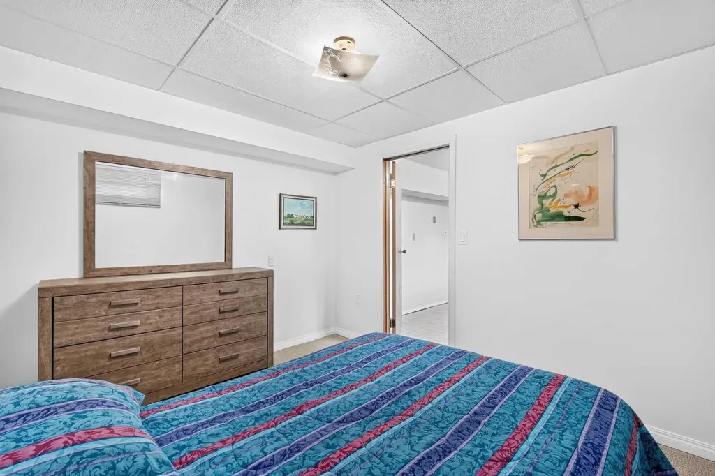 3227 Collingwood Drive NW Calgary AB T2L 0R7