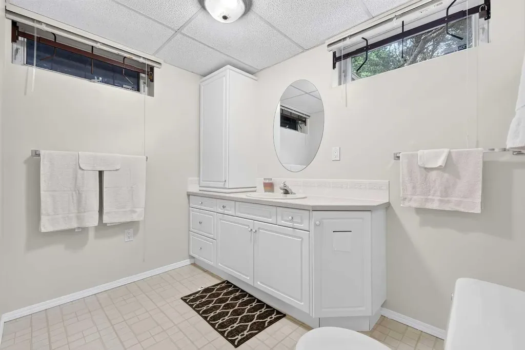 3227 Collingwood Drive NW Calgary AB T2L 0R7