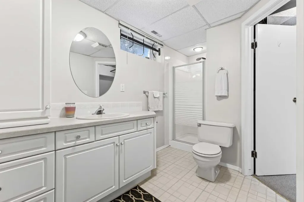 3227 Collingwood Drive NW Calgary AB T2L 0R7