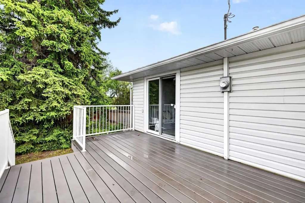 3227 Collingwood Drive NW Calgary AB T2L 0R7