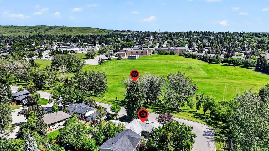 3227 Collingwood Drive NW Calgary AB T2L 0R7