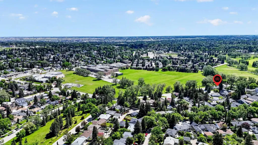 3227 Collingwood Drive NW Calgary AB T2L 0R7